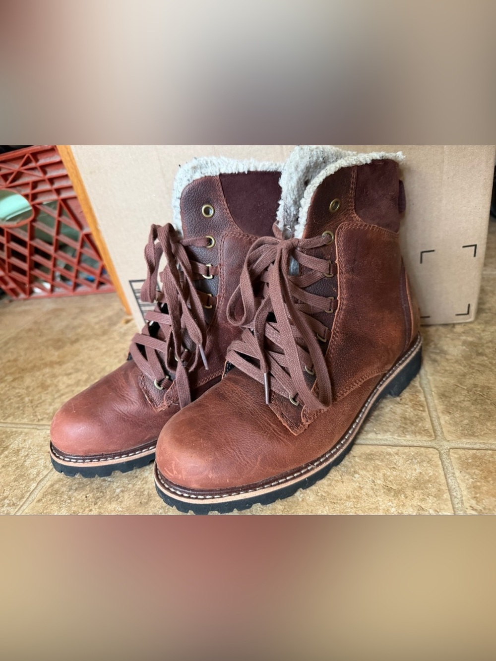 L.L. Bean Rugged Cozy lace up boot sherpa brown leather - Women's 8